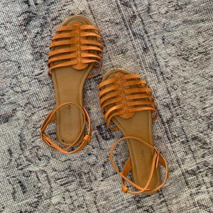 city classsified - huarache sanbdals